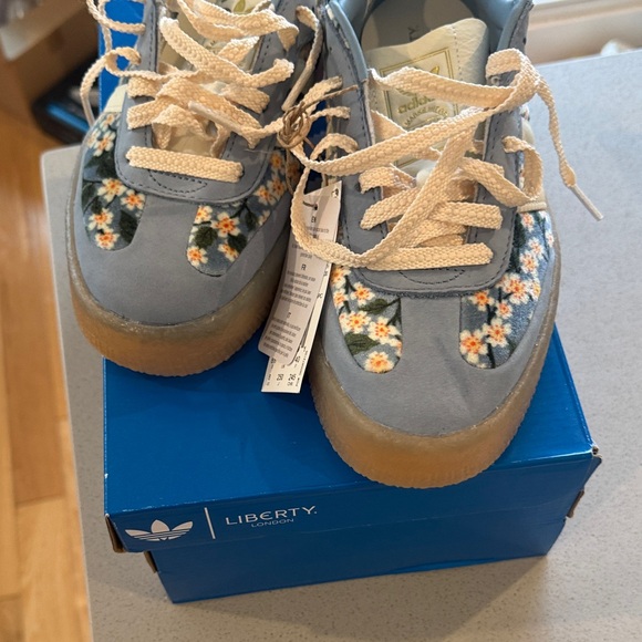 adidas Sambae Liberty London Floral Embroidery Blue Cream White - Picture 2 of 6